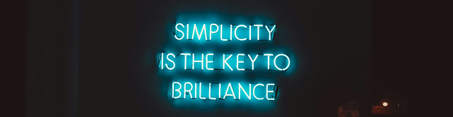 Enseigne néon « Simplicity is the key to brilliance »